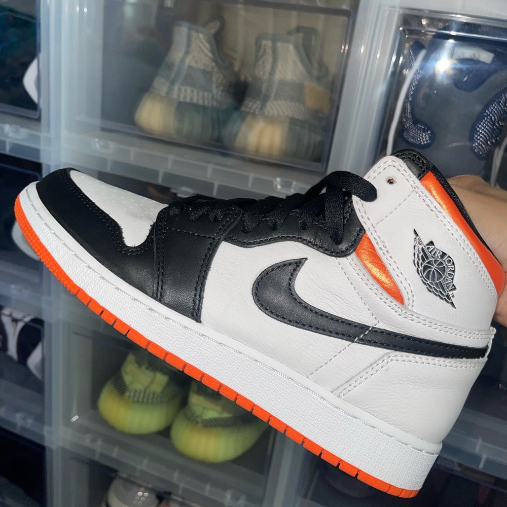 Jordan 1 Electro Orange